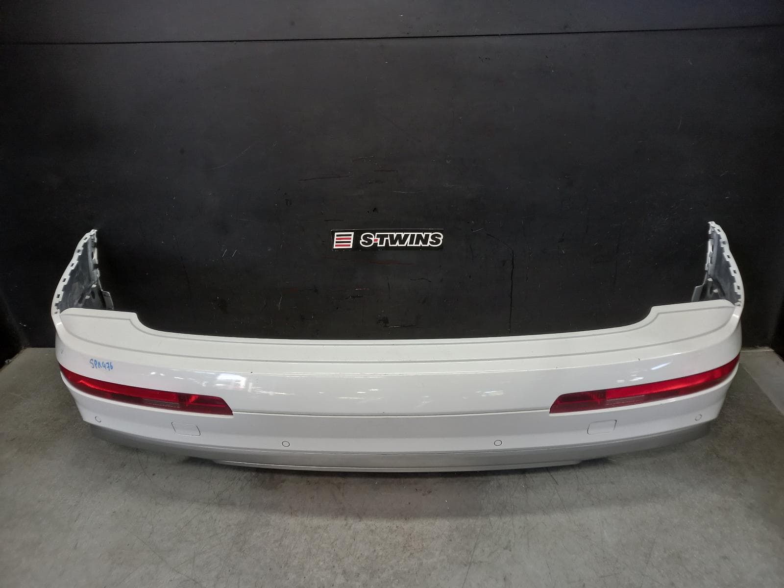 Used auto part listing image: 2018 AUDI Q7 REAR BUMPER 4M, BUMPER BAR (2 PIECE), SILVER, Q7, 07/15-03/20 0000405284