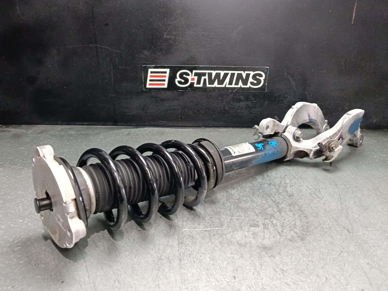 Used auto part listing image: 2018 AUDI Q7 RIGHT FRONT STRUT 4M, STANDARD TYPE, 07/15- 0000404929
