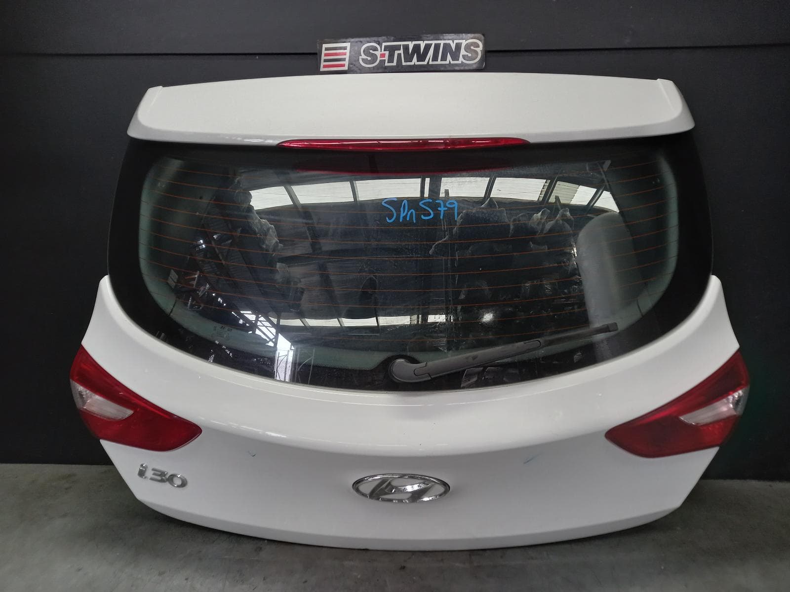 Used auto part listing image: 2017 HYUNDAI I30 BOOTLID TAILGATE TAILGATE, GD, 5DR HATCH, NON CAMERA TYPE, 03/12-02/17 0000392422
