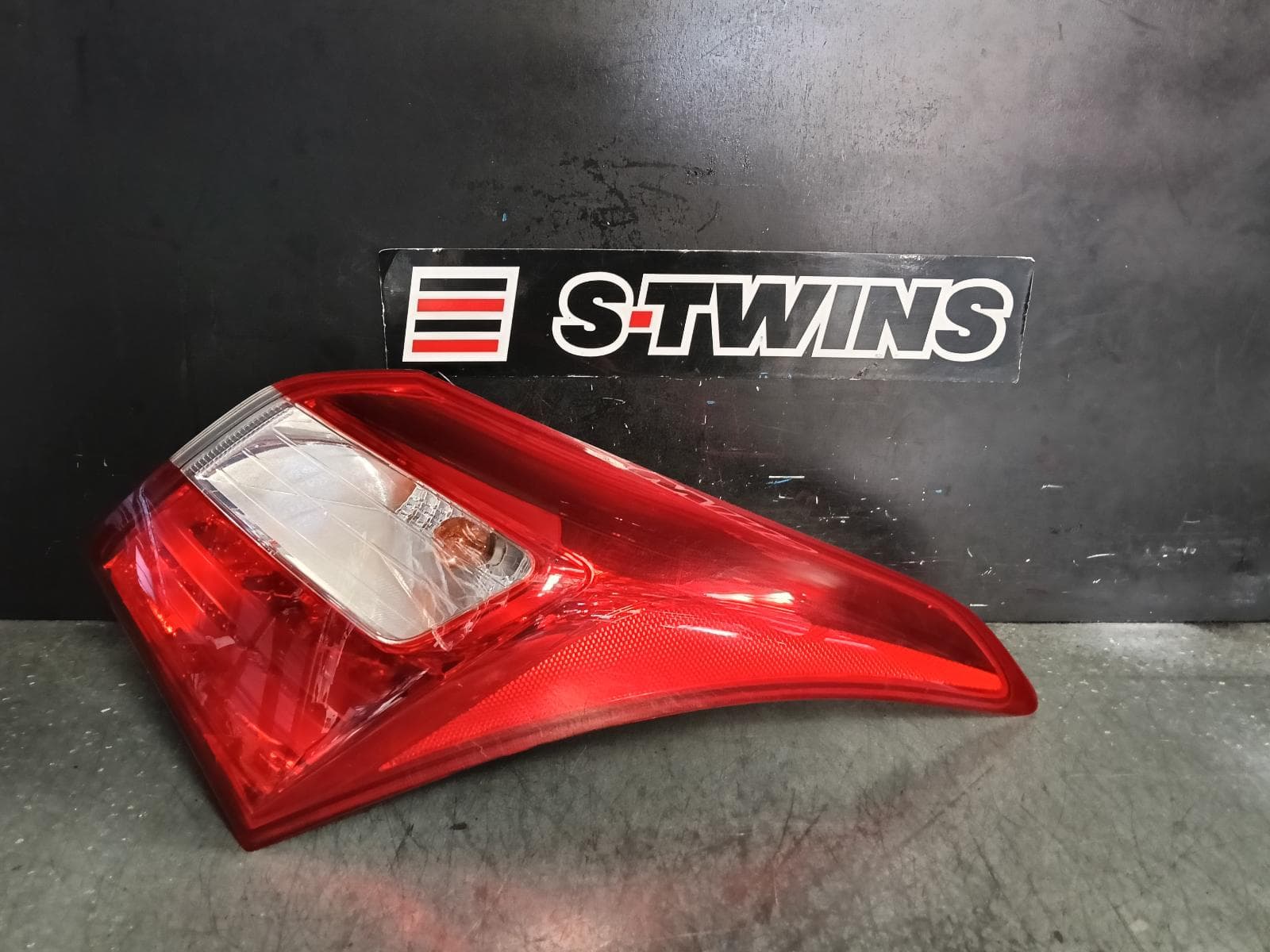 Used auto part listing image: 2017 HYUNDAI I30 RIGHT TAILLIGHT GD, 5DR/3DR, HATCH, W/ HALOGEN TYPE, GO/ACTIVE/ELITE, 03/12-02/17 0000392734