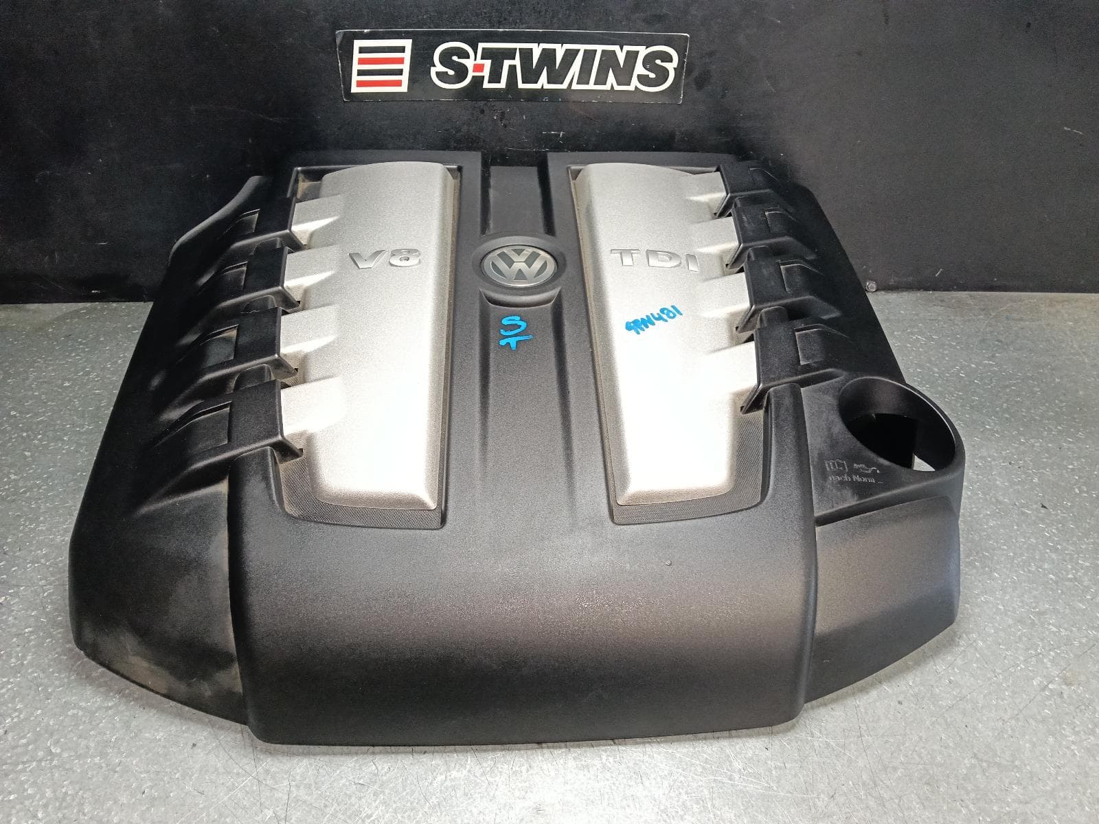 Used auto part listing image: 2016 VOLKSWAGEN TOUAREG ENGINE COVER DIESEL, 4.2, TWIN TURBO, 7P, 01/13-04/18 0000396622