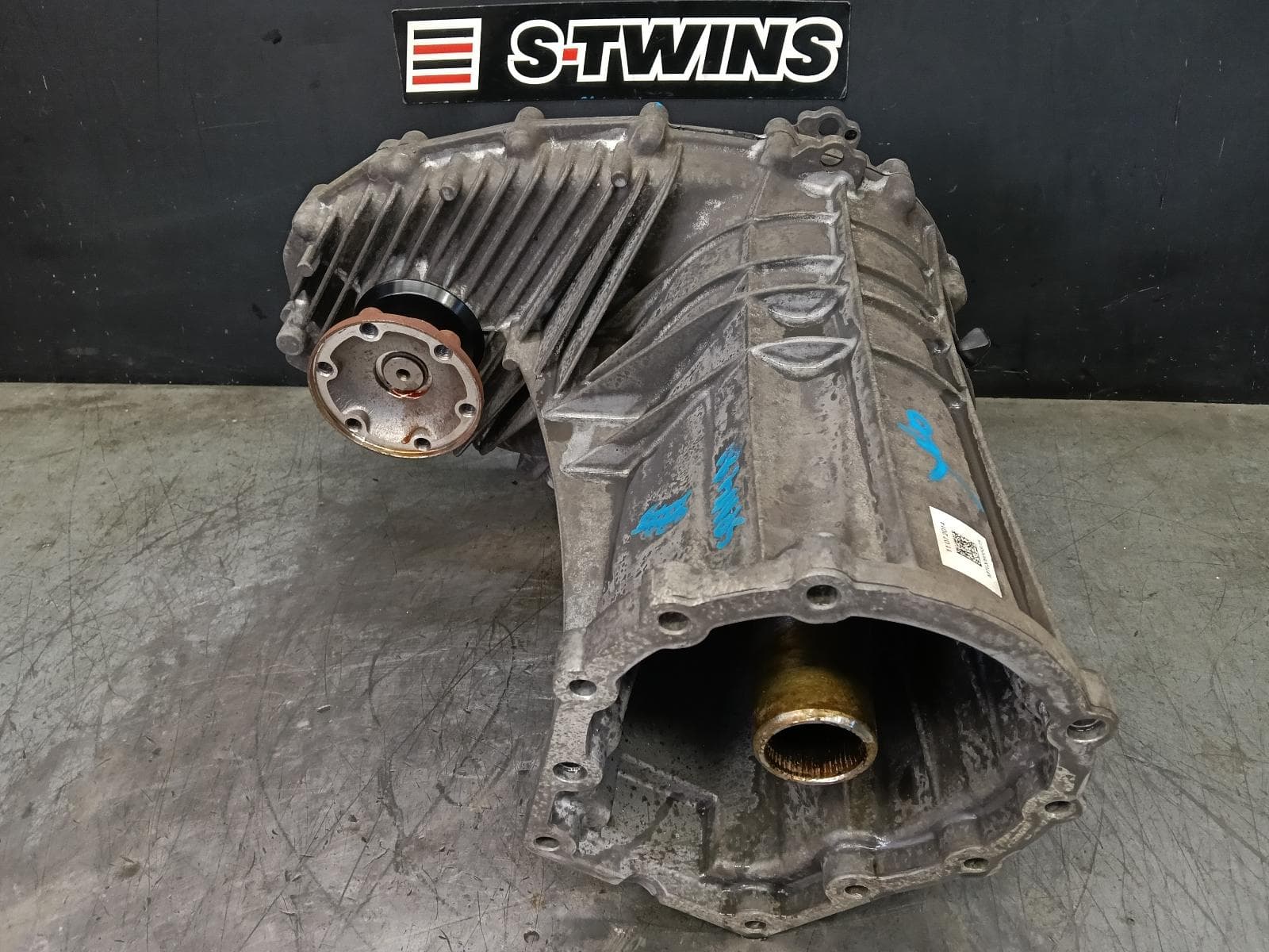 Used auto part listing image: 2016 VOLKSWAGEN TOUAREG TRANSFER CASE DIESEL, 4.2, TWIN TURBO, 7P, CKDA CODE, 12/10-04/18 0000396623