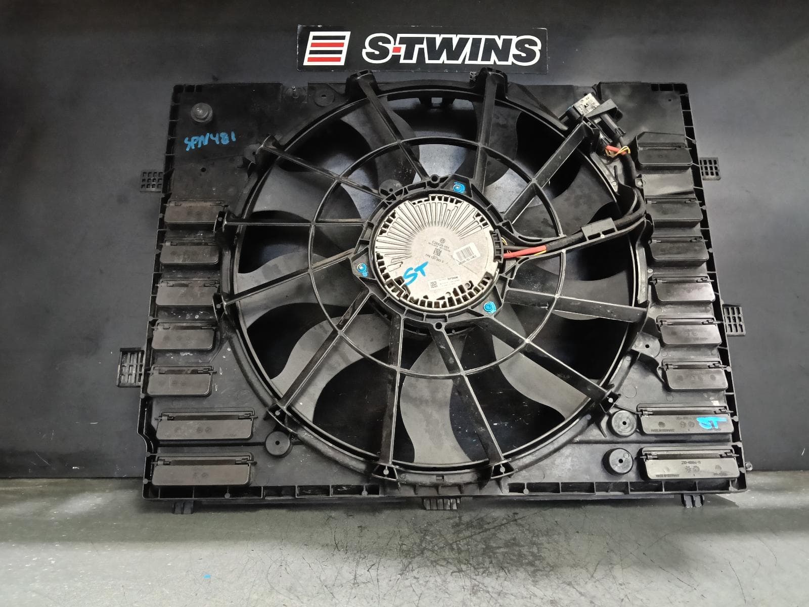 Used auto part listing image: 2016 VOLKSWAGEN TOUAREG FAN RADIATOR FAN, 7P, 12/10-04/18 0000396631