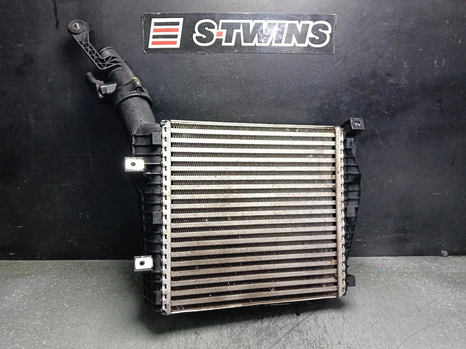 Used auto part listing image: 2016 VOLKSWAGEN TOUAREG INTERCOOLER DIESEL, 4.2, CKDA CODE, RH SIDE, 7P, 01/13-04/18 0000396632