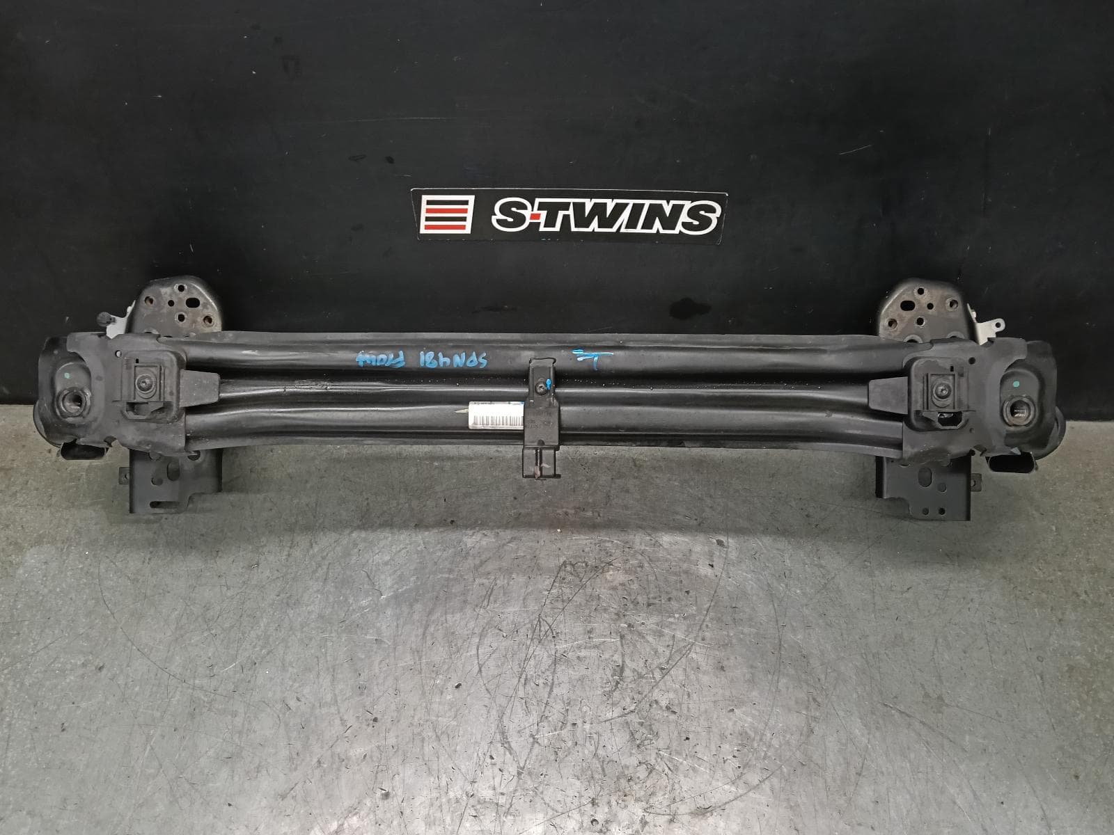 Used auto part listing image: 2016 VOLKSWAGEN TOUAREG F BAR REINFORC BRACK REINFORCEMENT, 7P, 12/10-04/18 0000396634
