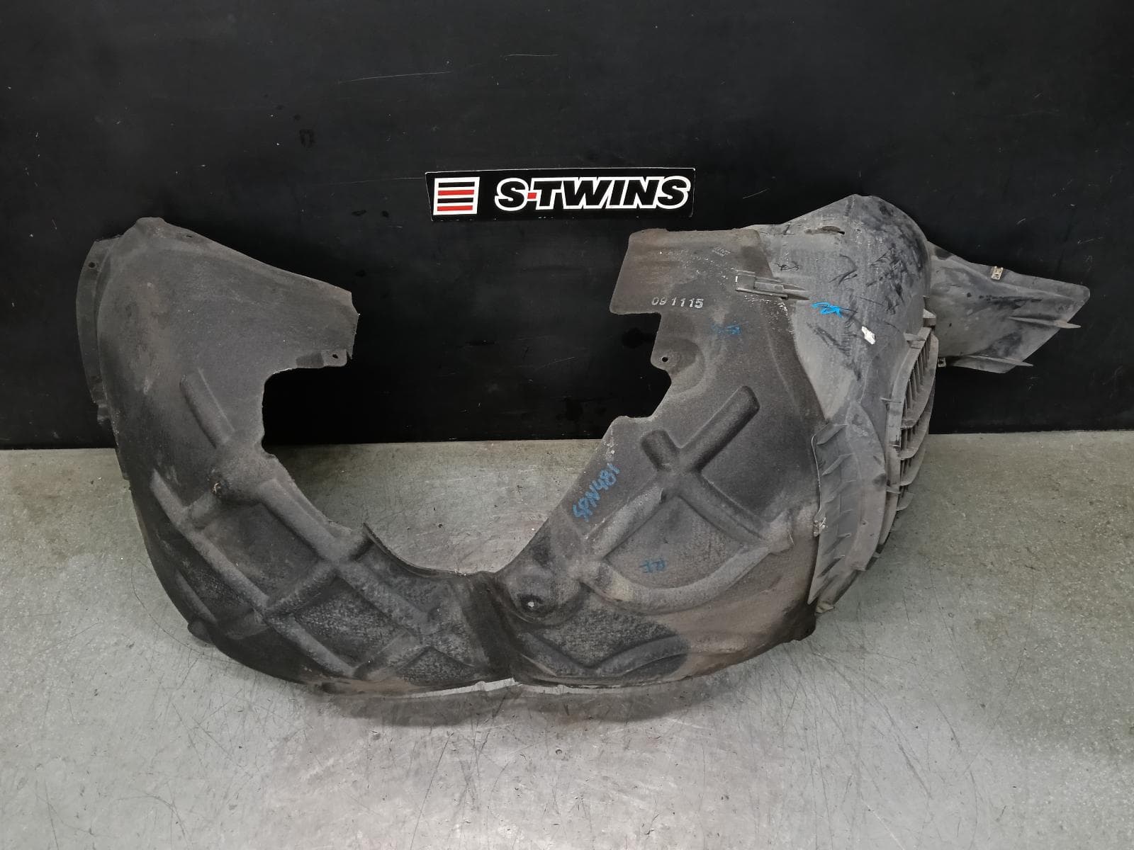 Used auto part listing image: 2016 VOLKSWAGEN TOUAREG RIGHT GUARD LINER 7P, 12/10-04/18 0000396637