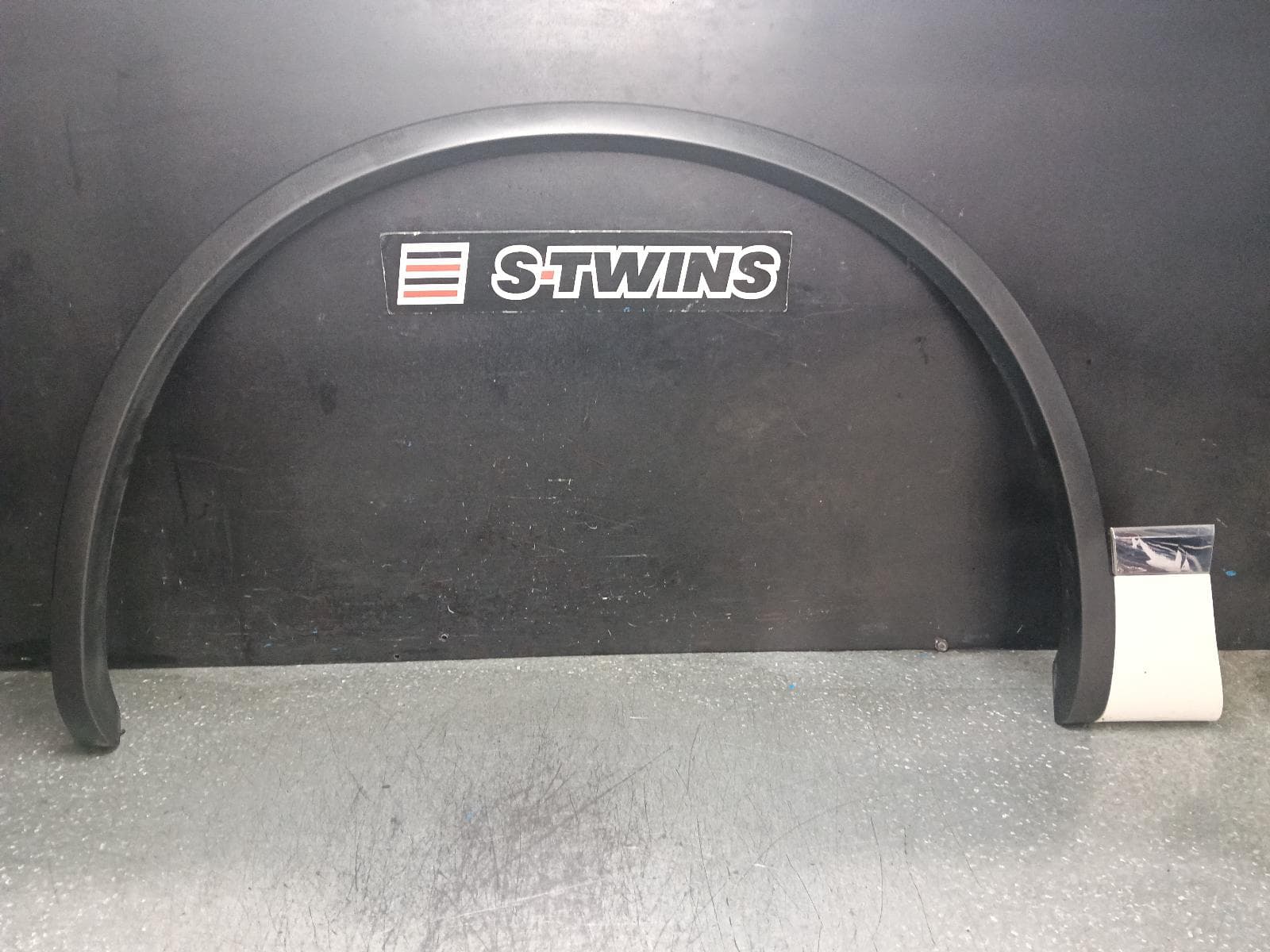 Used auto part listing image: 2016 VOLKSWAGEN TOUAREG WHEEL ARCH FLARE 7P, LH FRONT, 12/10-04/18 0000396645