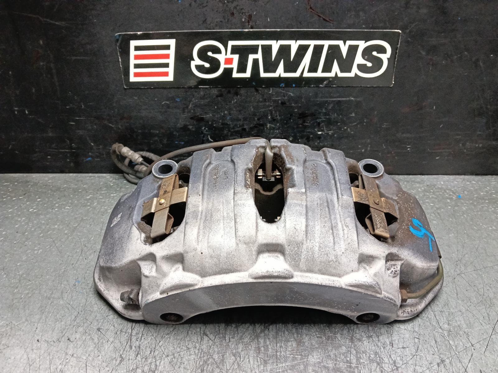 Used auto part listing image: 2016 VOLKSWAGEN TOUAREG CALIPER RH FRONT, 7P, 12/10-04/18 0000396779