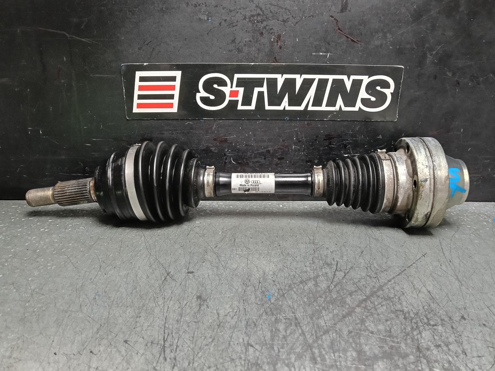 Used auto part listing image: 2016 VOLKSWAGEN TOUAREG RIGHT DRIVESHAFT FRONT, 7P, 12/10-04/18 0000396653