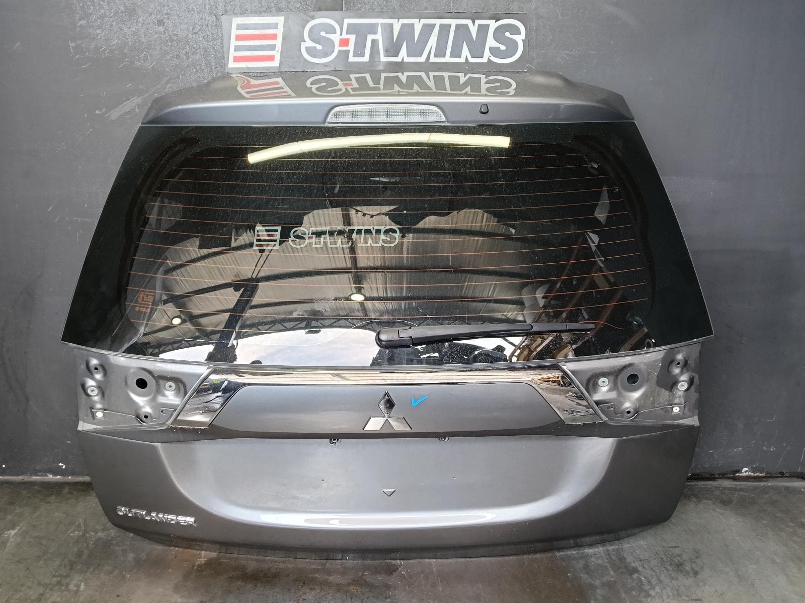 Used auto part listing image: 2019 MITSUBISHI OUTLANDER BOOTLID TAILGATE TAILGATE, ZK-ZL, NON POWER LIFTGATE, NON SPOILER, W/ CAMERA TYPE, 01/15-07/21 0000382323