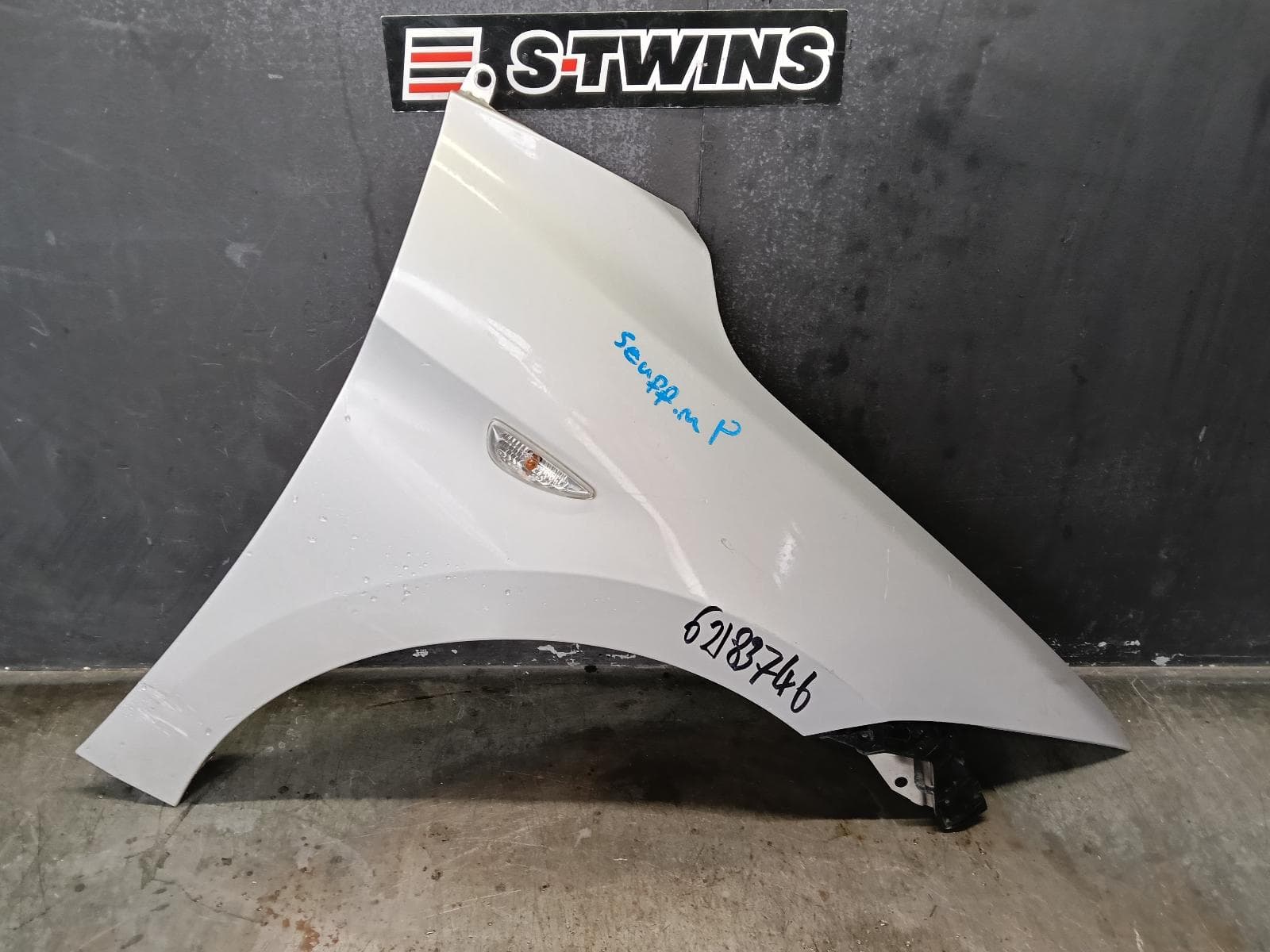 Used auto part listing image: 2016 HYUNDAI ELANTRA RIGHT GUARD AD, W/ INDICATOR TYPE, 12/15-09/18 0000382779