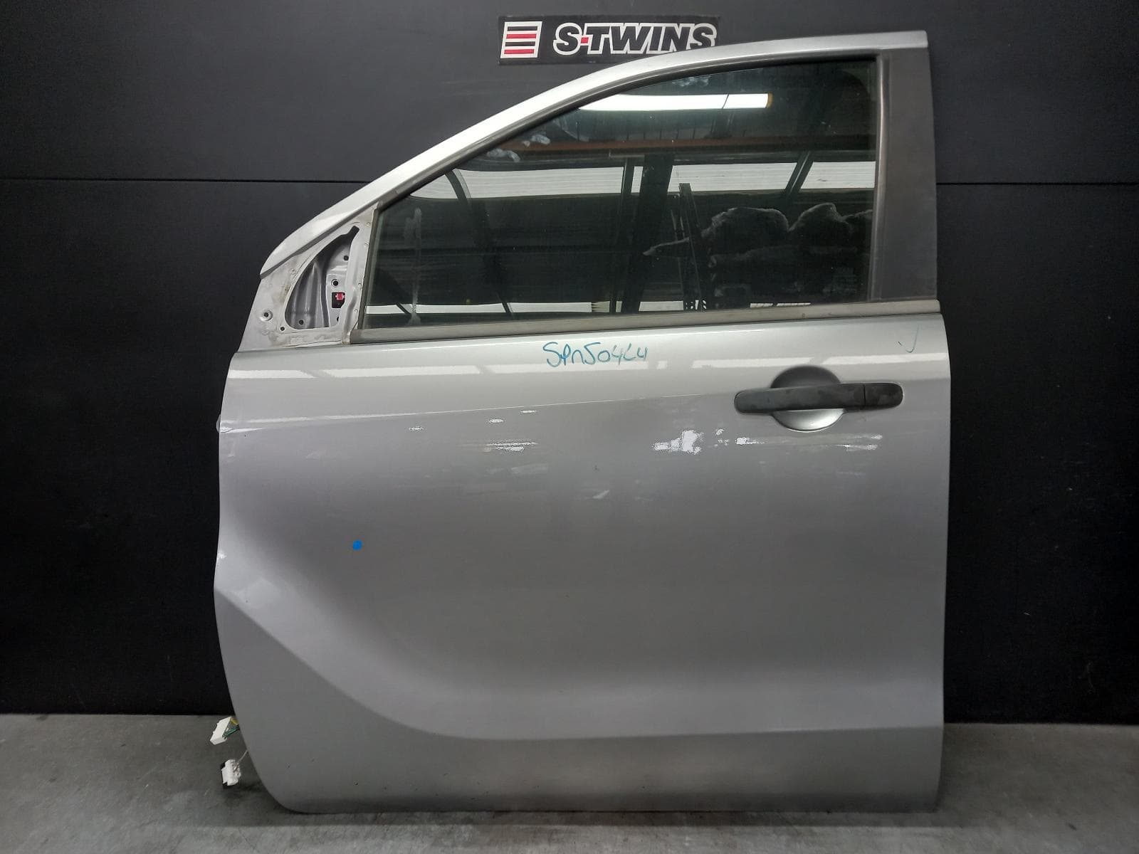 Used auto part listing image: 2019 MAZDA BT50 LEFT FRONT DOOR UP-UR, DUAL CAB, 10/11-06/20 0000383055
