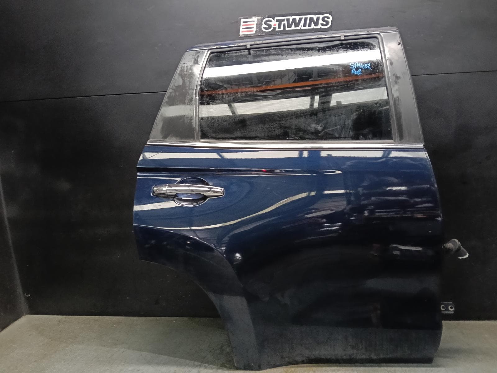 Used auto part listing image: 2021 MITSUBISHI PAJERO RIGHT REAR DOOR SLIDING PAJERO SPORT, QE-QG, 10/15- 0000403119