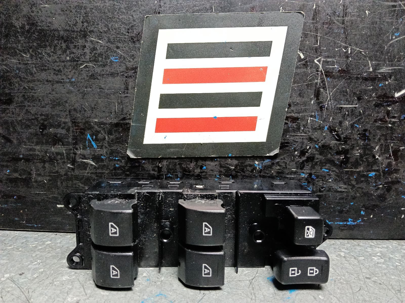 Used auto part listing image: 2021 MITSUBISHI PAJERO PWR DR WIND SWITCH RH FRONT (MASTER SWITCH), PAJERO SPORT, QF-QG, 11/19- 0000403124