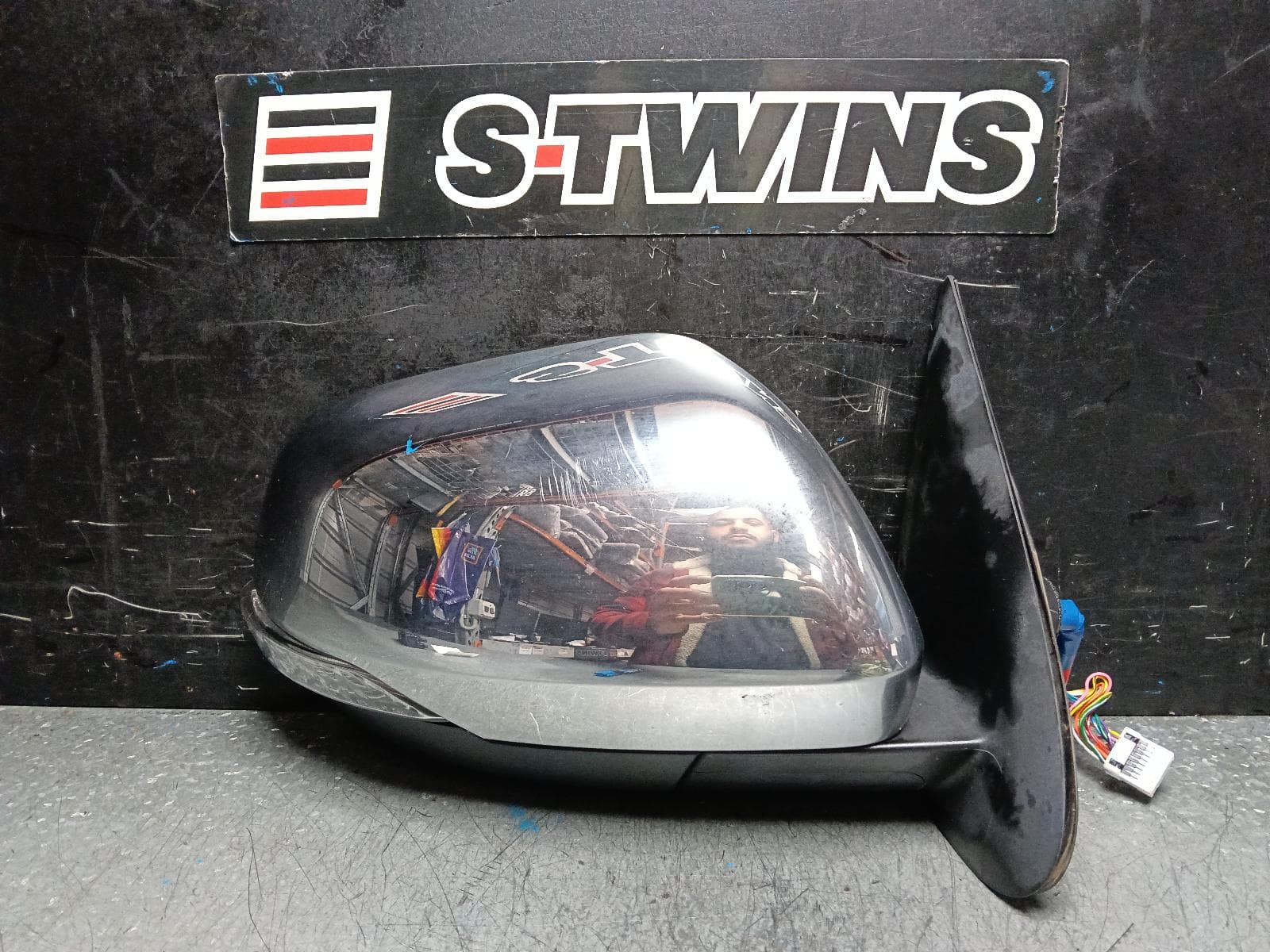 Used auto part listing image: 2021 MITSUBISHI PAJERO RIGHT DOOR MIRROR PAJERO SPORT, QF-QG, W/ CAMERA, BLIND SPOT TYPE, CHROME, 11/19- 0000403125