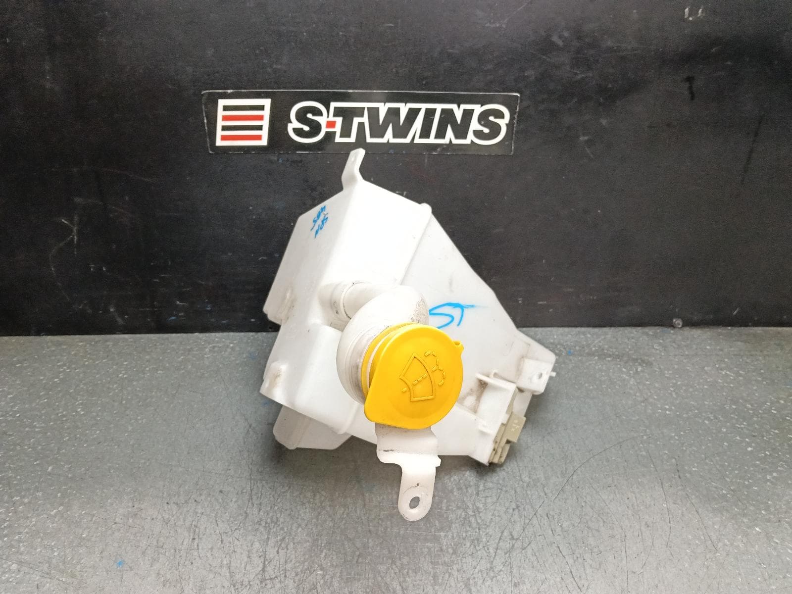 Used auto part listing image: 2020 SUBARU WRX WASHER BOTTLE V1, 03/14-10/21 0000398332