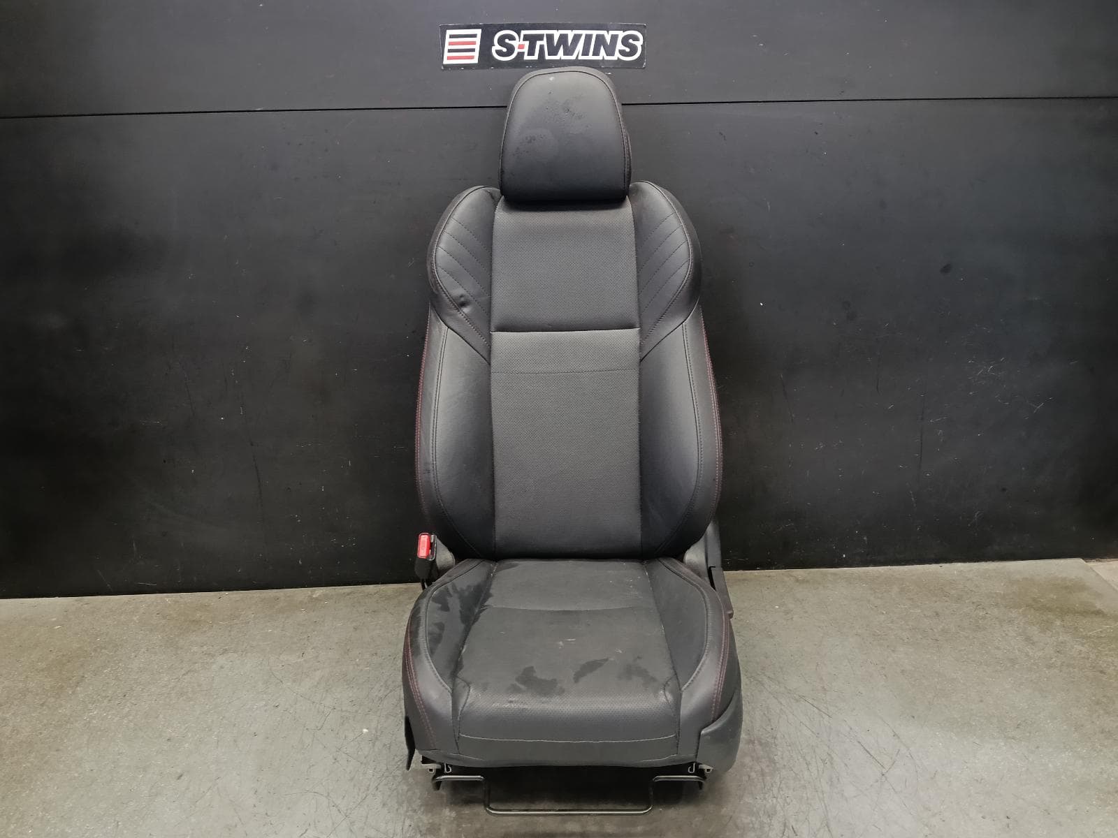 Used auto part listing image: 2020 SUBARU WRX FRONT SEAT LH FRONT, V1, LEATHER, GREY/RED, WRX PREMIUM, 03/14-10/21 0000397951