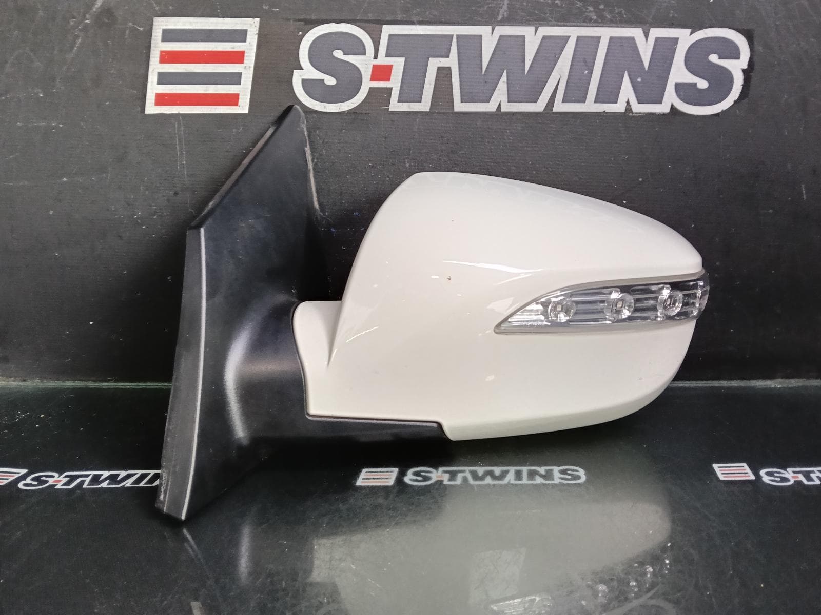Used auto part listing image: 2011 HYUNDAI IX35 LEFT DOOR MIRROR LM SERIES, MANUAL FOLD (6 PIN), 11/09-01/16 0000383168
