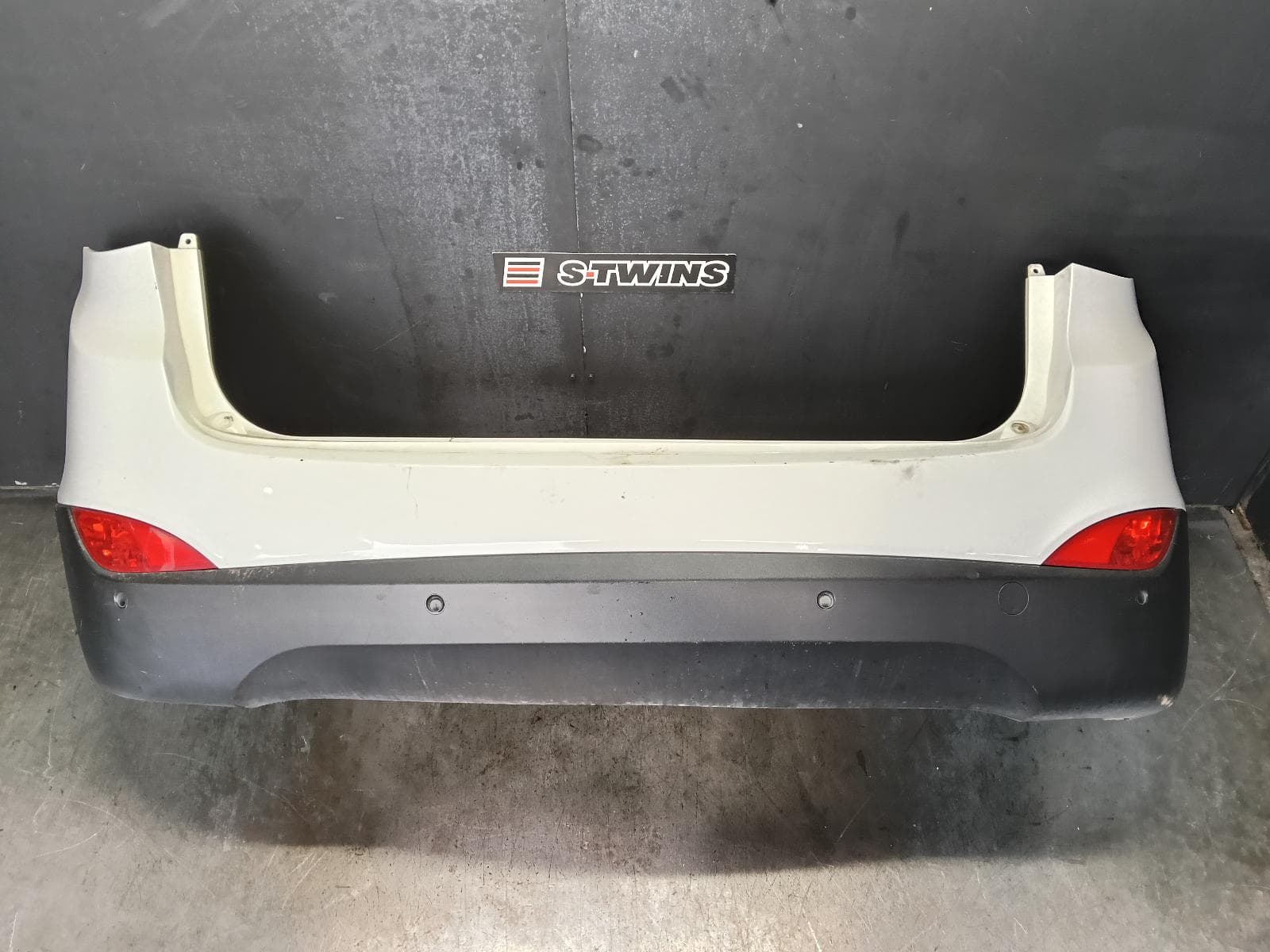 Used auto part listing image: 2011 HYUNDAI IX35 REAR BUMPER LM SERIES, BUMPER BAR (2 PIECE), NON SE/TROPHY, W/ PARK SENSOR TYPE, 11/09-01/16 0000382813