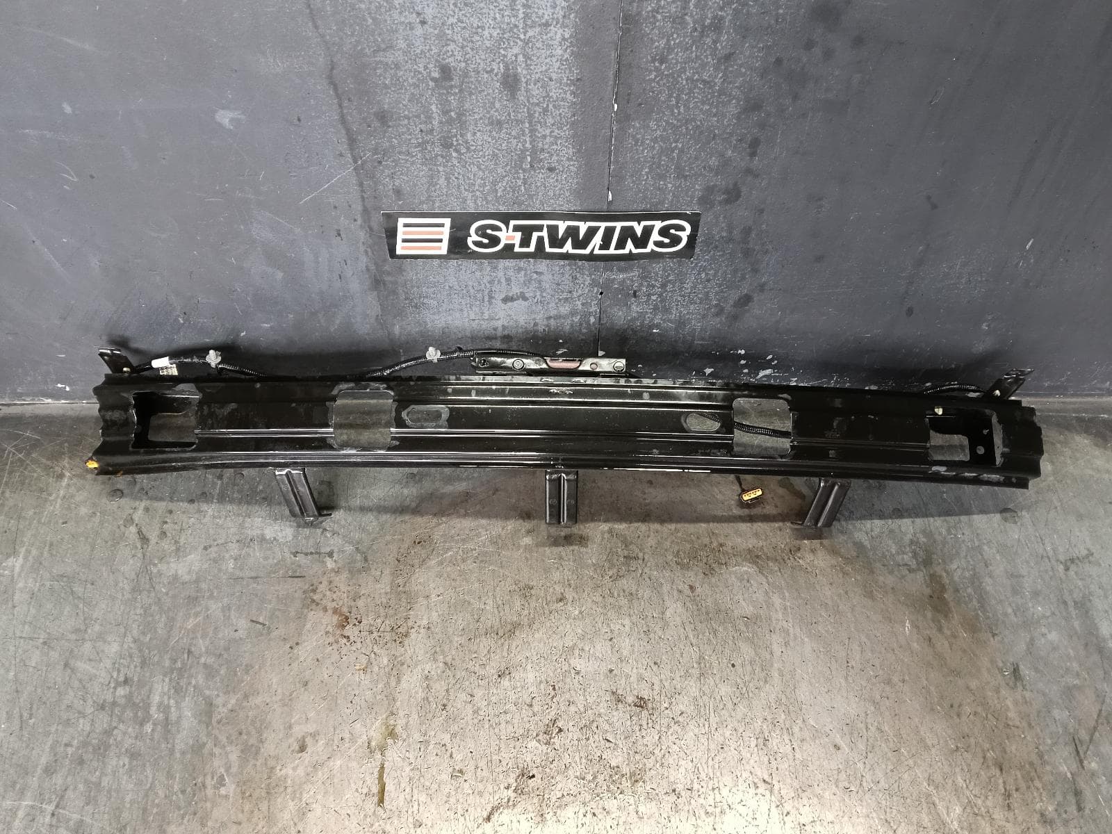 Used auto part listing image: 2011 HYUNDAI IX35 R BAR BRACKET REINFO REINFORCEMENT, LM SERIES, STEEL, STANDARD TYPE, 11/09-01/16 0000382904