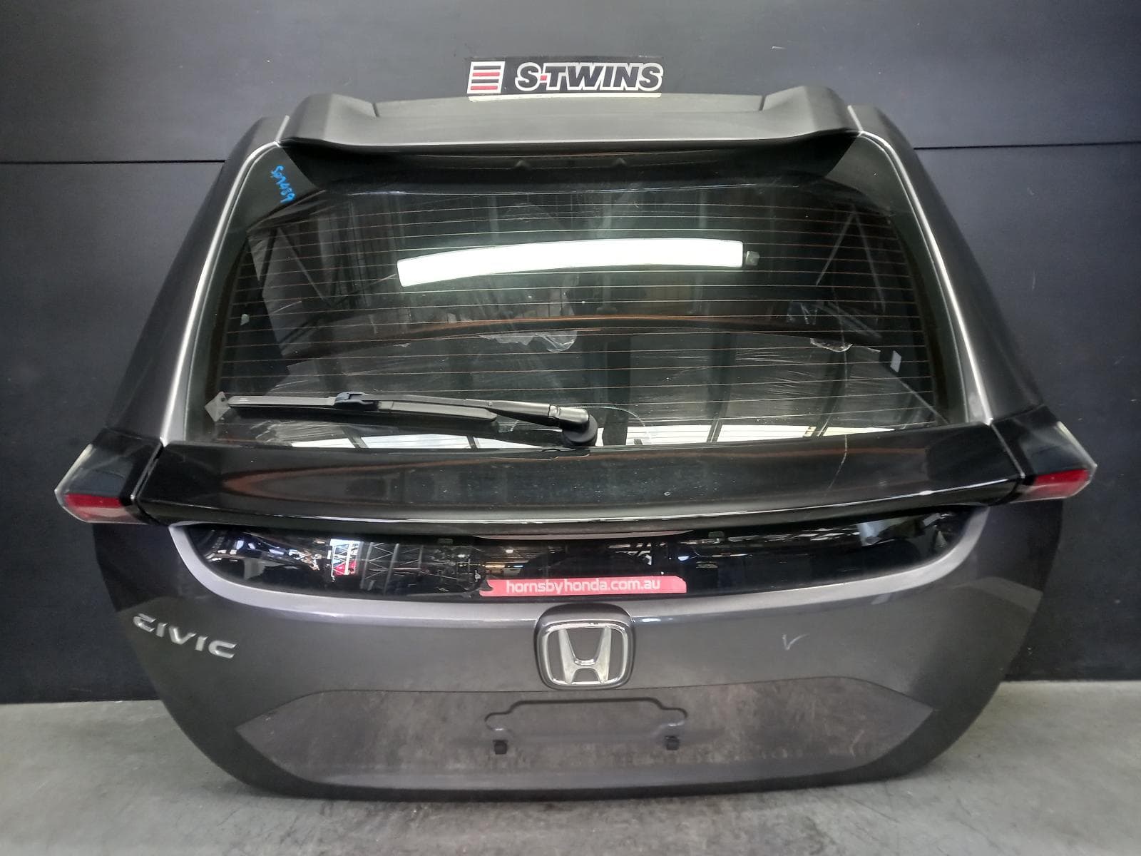 Used auto part listing image: 2018 HONDA CIVIC BOOTLID TAILGATE TAILGATE, 10TH GEN, HATCH, VTi/VTi-S/VTi-L/RS/VTi-LX, SPOILERED TYPE, 02/17-08/21 0000405241