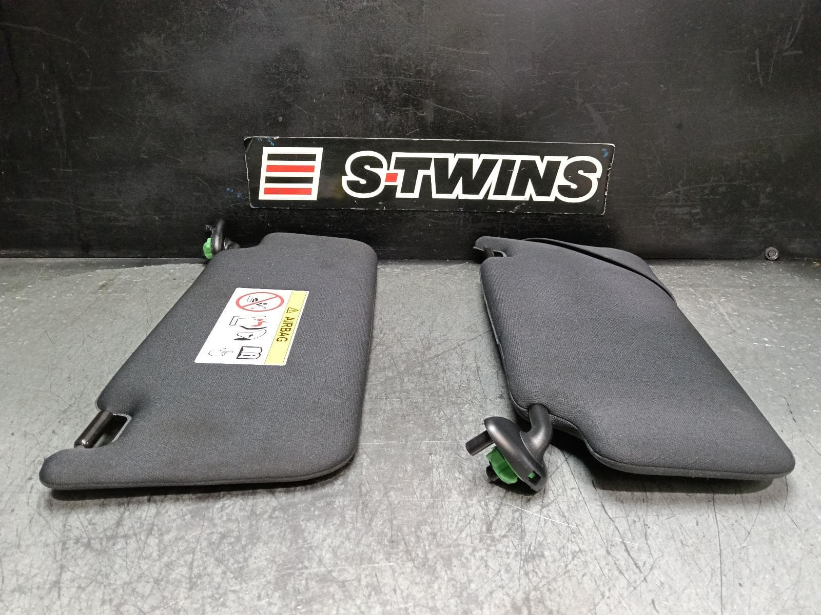 Used auto part listing image: 2018 HONDA CIVIC SUNVISOR 10TH GEN, PAIR, BLACK, CLOTH, 05/16-08/21 0000405261