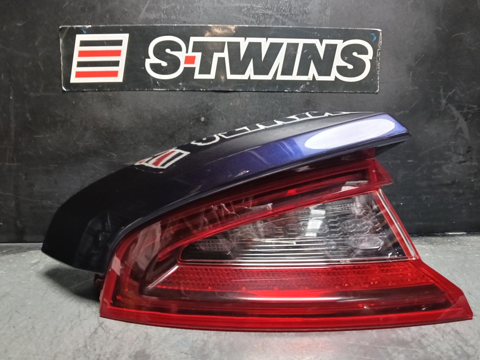 Used auto part listing image: 2018 KIA STINGER LEFT TAILLIGHT CK, IN BODY, LED TYPE, 06/17-12/20 0000408957