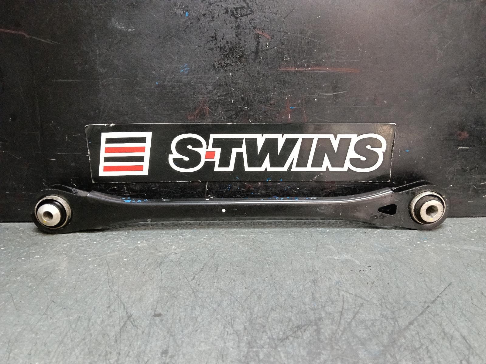 Used auto part listing image: 2018 KIA STINGER RIGHT REAR TRAILING ARM LOWER CONTROL ARM-REAR, CK, 06/17-04/23 0000392140