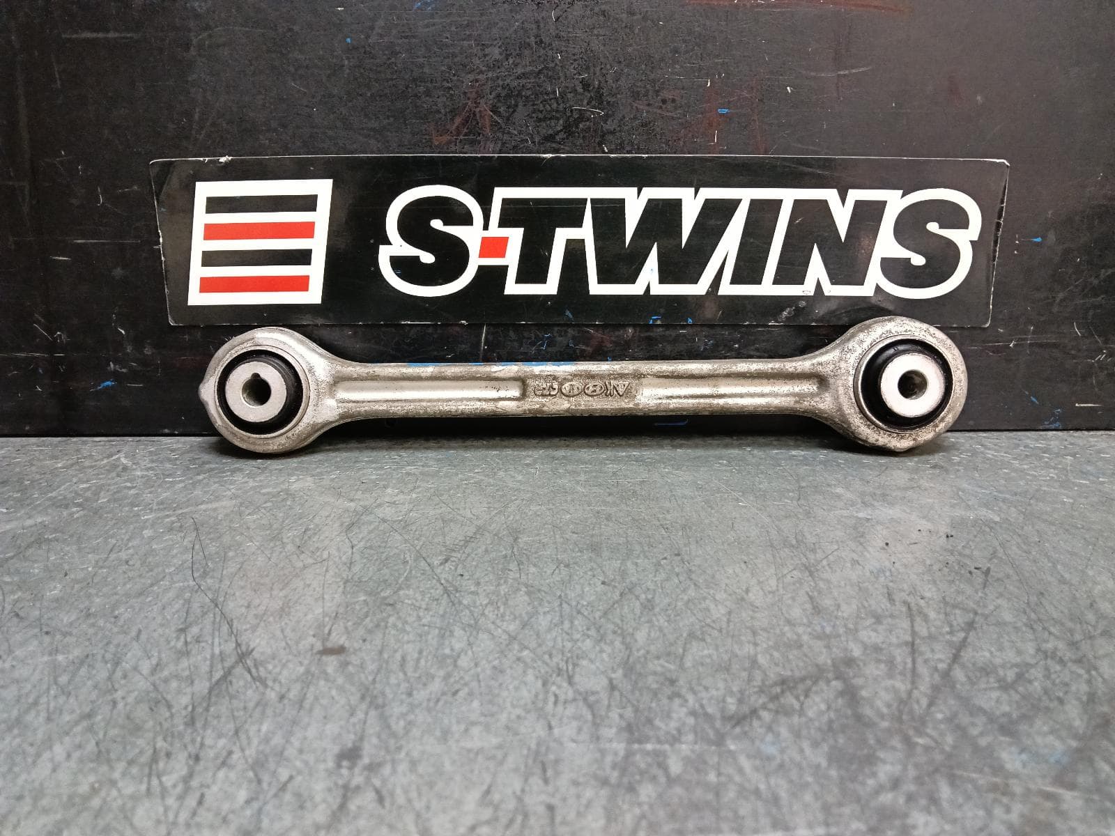 Used auto part listing image: 2018 KIA STINGER RIGHT REAR TRAILING ARM UPPER CONTROL ARM-FRONT, CK, 06/17-04/23 0000392142