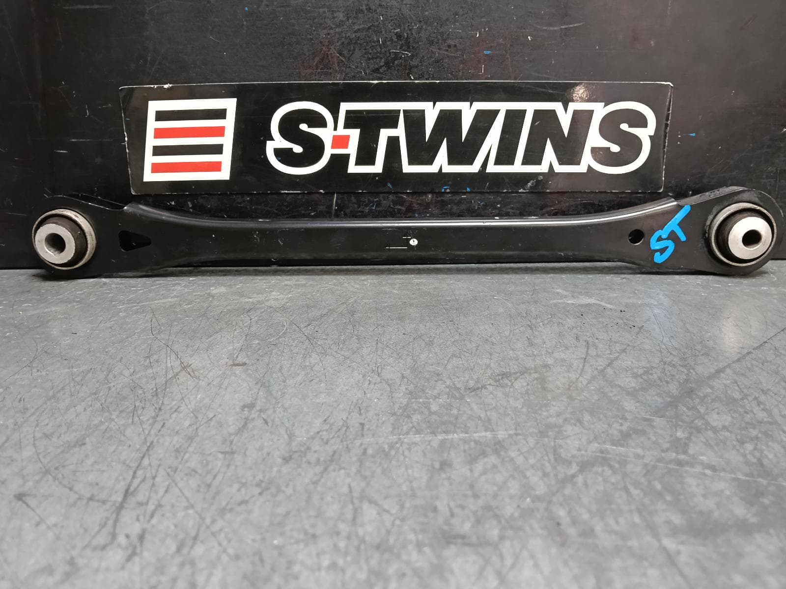 Used auto part listing image: 2018 KIA STINGER LEFT REAR TRAILING ARM LOWER CONTROL ARM-REAR, CK, 06/17-04/23 0000392146