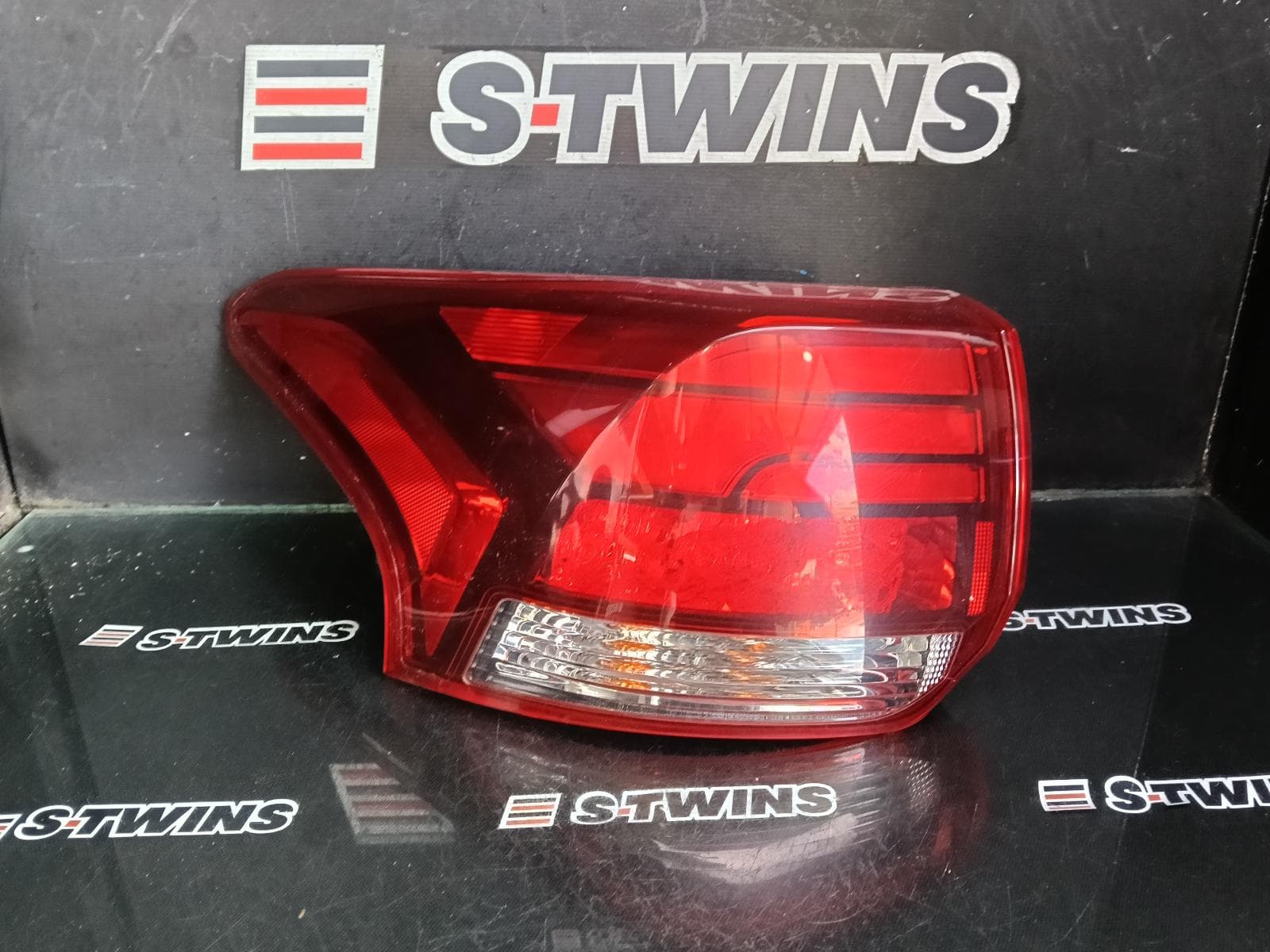 Used auto part listing image: 2016 MITSUBISHI OUTLANDER LEFT TAILLIGHT ZK-ZL, 01/15-07/21 0000383331