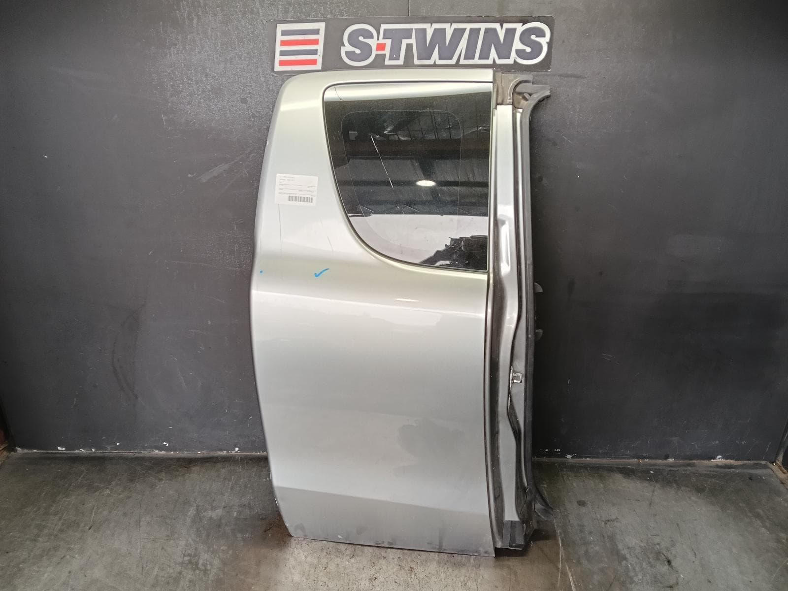 Used auto part listing image: 2017 MAZDA BT50 RIGHT REAR DOOR SLIDING UP-UR, FREESTYLE CAB (REAR OPENING), 10/11-06/20 0000382958