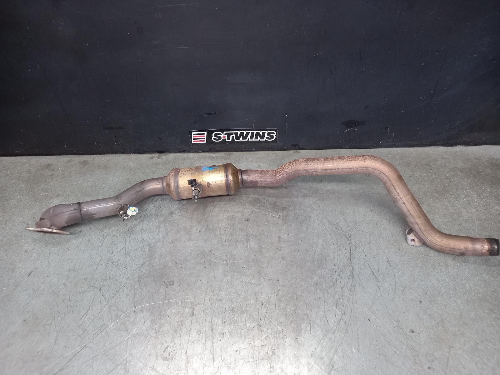 Used auto part listing image: 2015 CHRYSLER 300C CATALYTIC CONVERTER MANIFOLD-CAT TYPE, 3.6, PETROL, LH SIDE, LX, 12/11-12/21 0000392435