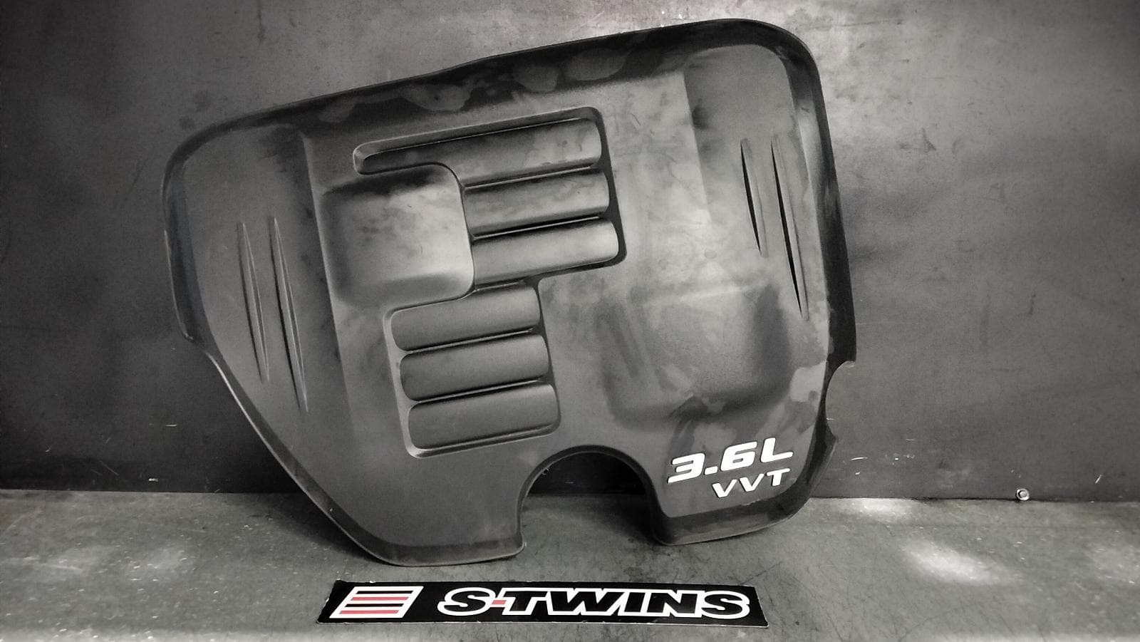 Used auto part listing image: 2015 CHRYSLER 300C ENGINE COVER PETROL, 3.6, LX, 12/11-12/21 0000392437