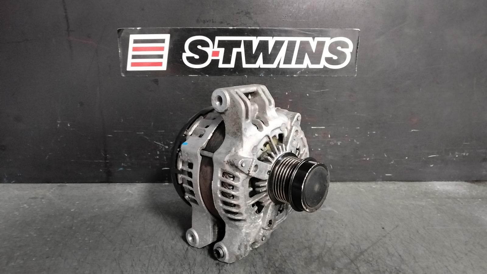 Used auto part listing image: 2015 CHRYSLER 300C ALTERNATOR PETROL, 3.6, LX, 12/11-12/21 0000392438
