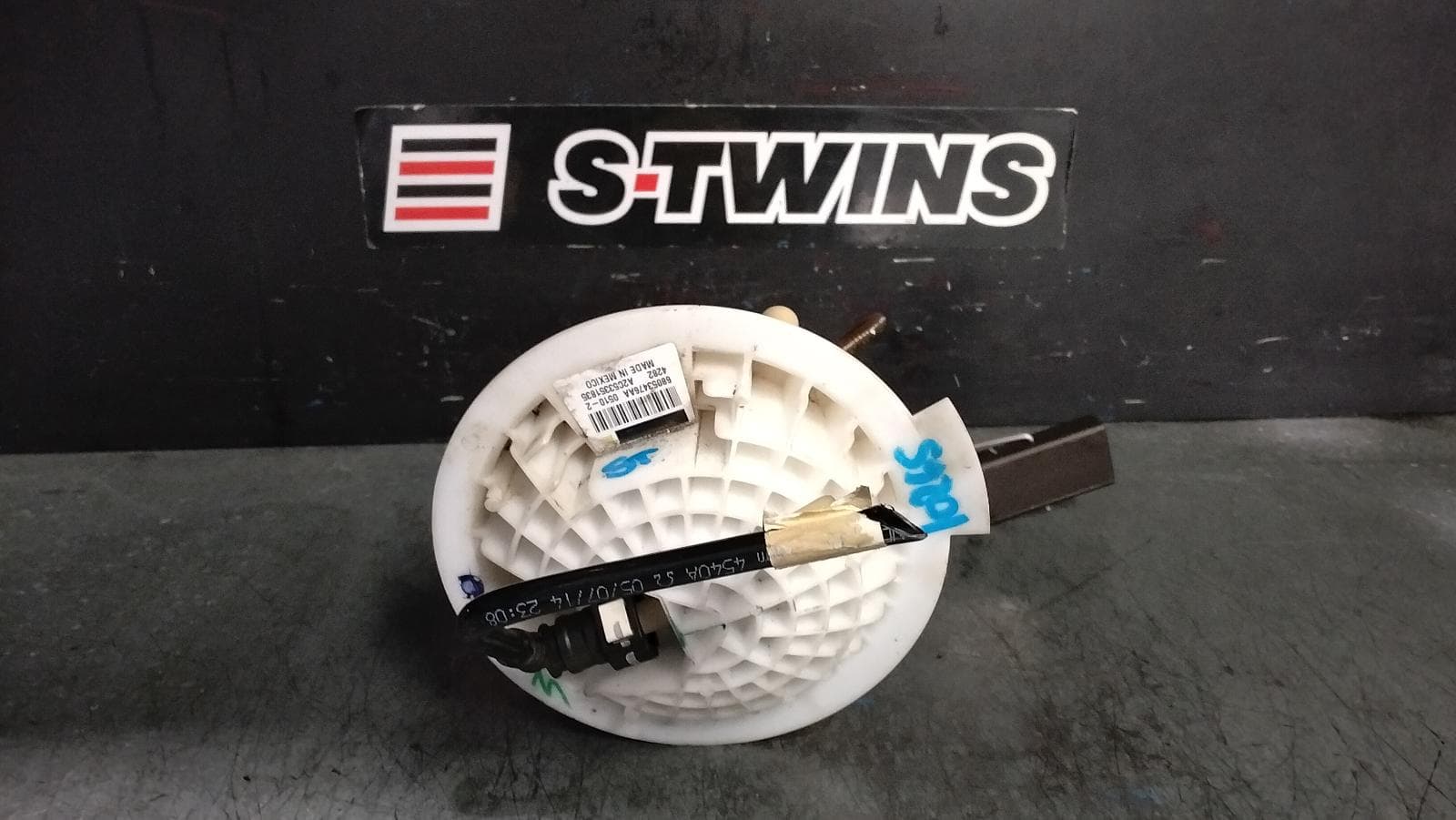 Used auto part listing image: 2015 CHRYSLER 300C FUEL PUMP PETROL, 3.6, LX, 12/11-12/21 0000392442