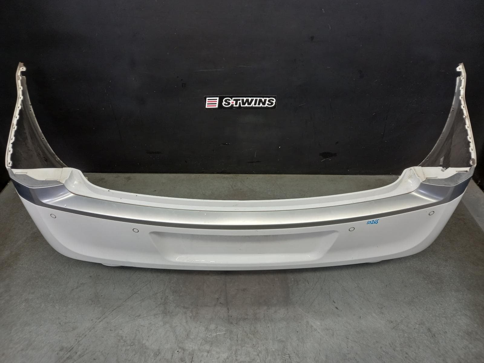 Used auto part listing image: 2015 CHRYSLER 300C REAR BUMPER LX2, C/LUXURY, 01/15-12/21 0000392074