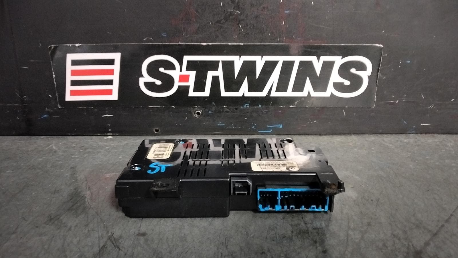 Used auto part listing image: 2015 CHRYSLER 300C BLUETOOTH MODULE, LX, 12/11-12/21 0000392459