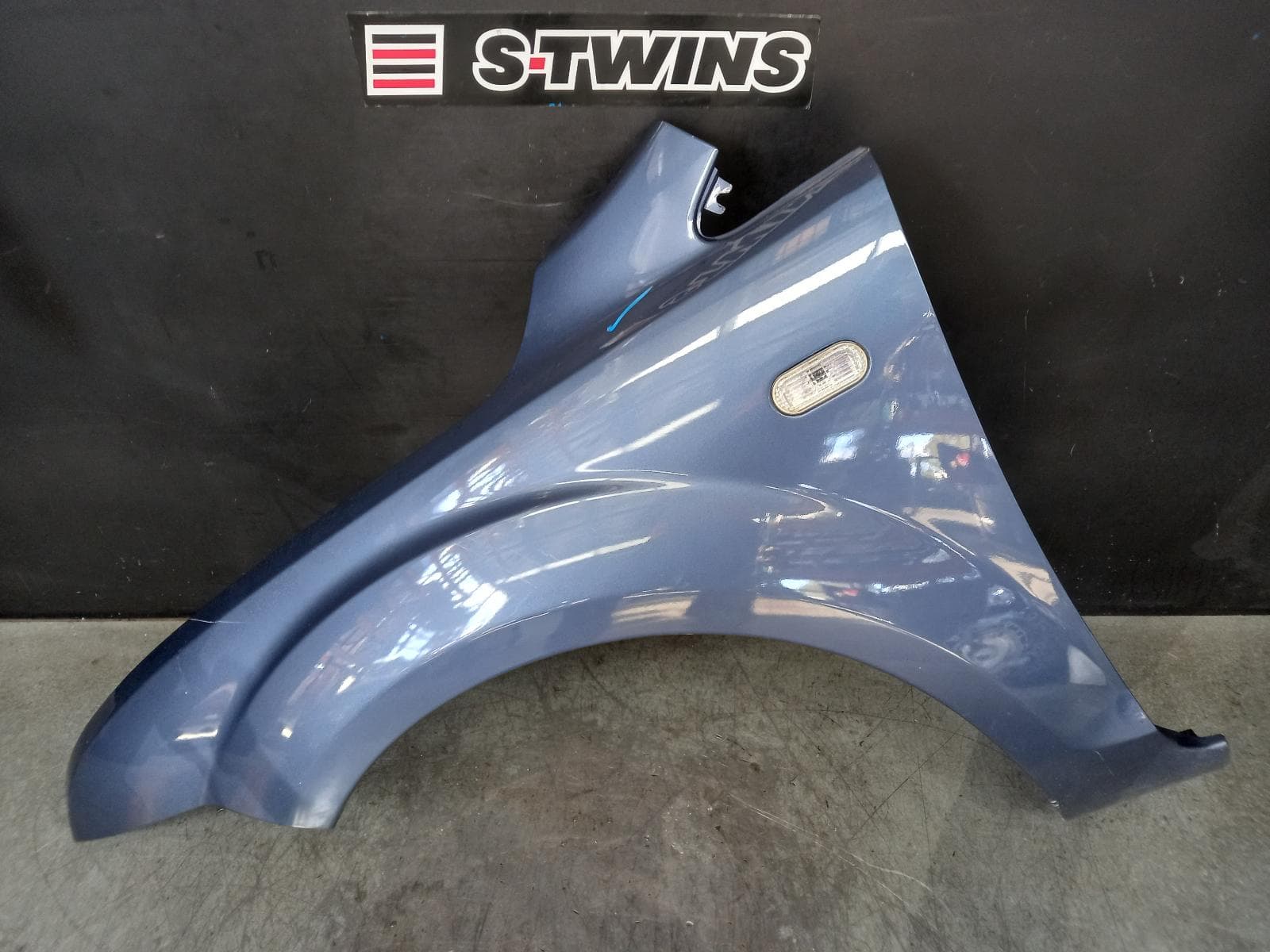 Used auto part listing image: 2006 FORD FOCUS RIGHT GUARD LS, SEDAN/HATCH, W/ REPEATER TYPE, 06/05-05/07 0000358483