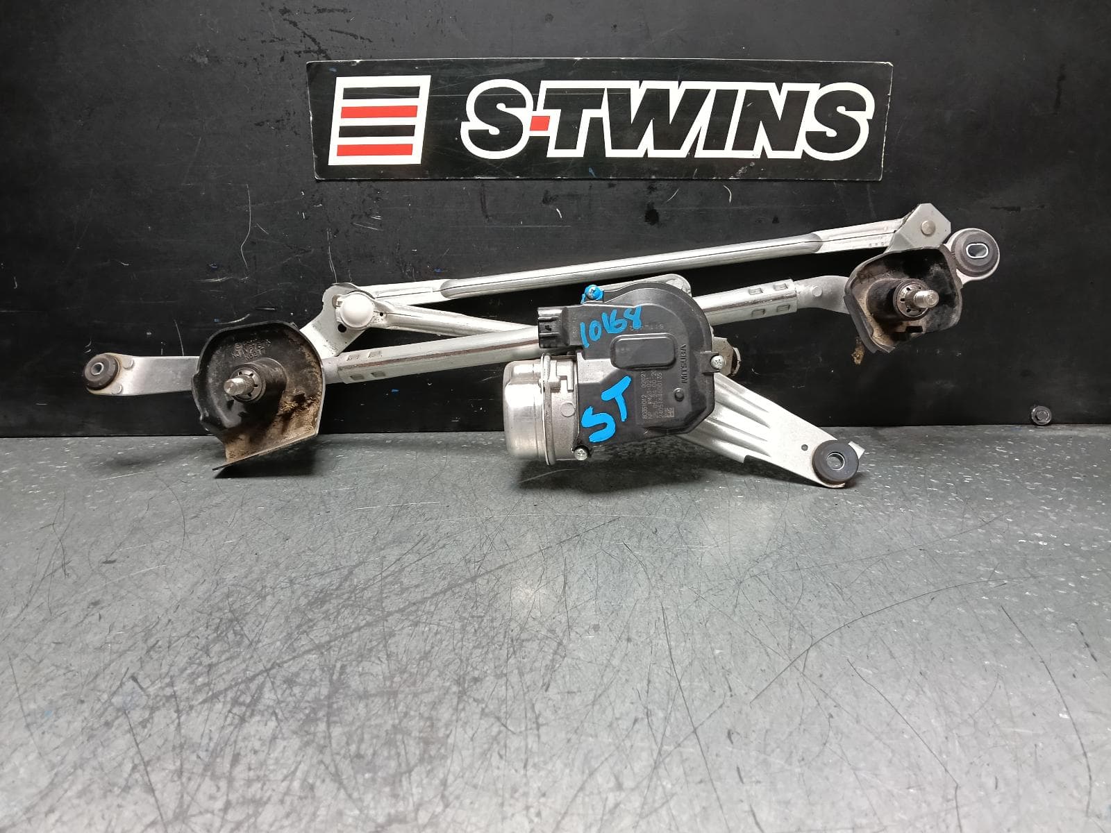 Used auto part listing image: 2013 MERCEDES C CLASS WIPER MOTOR FRONT, W204/S204/C204, 07/07-01/15 0000382902