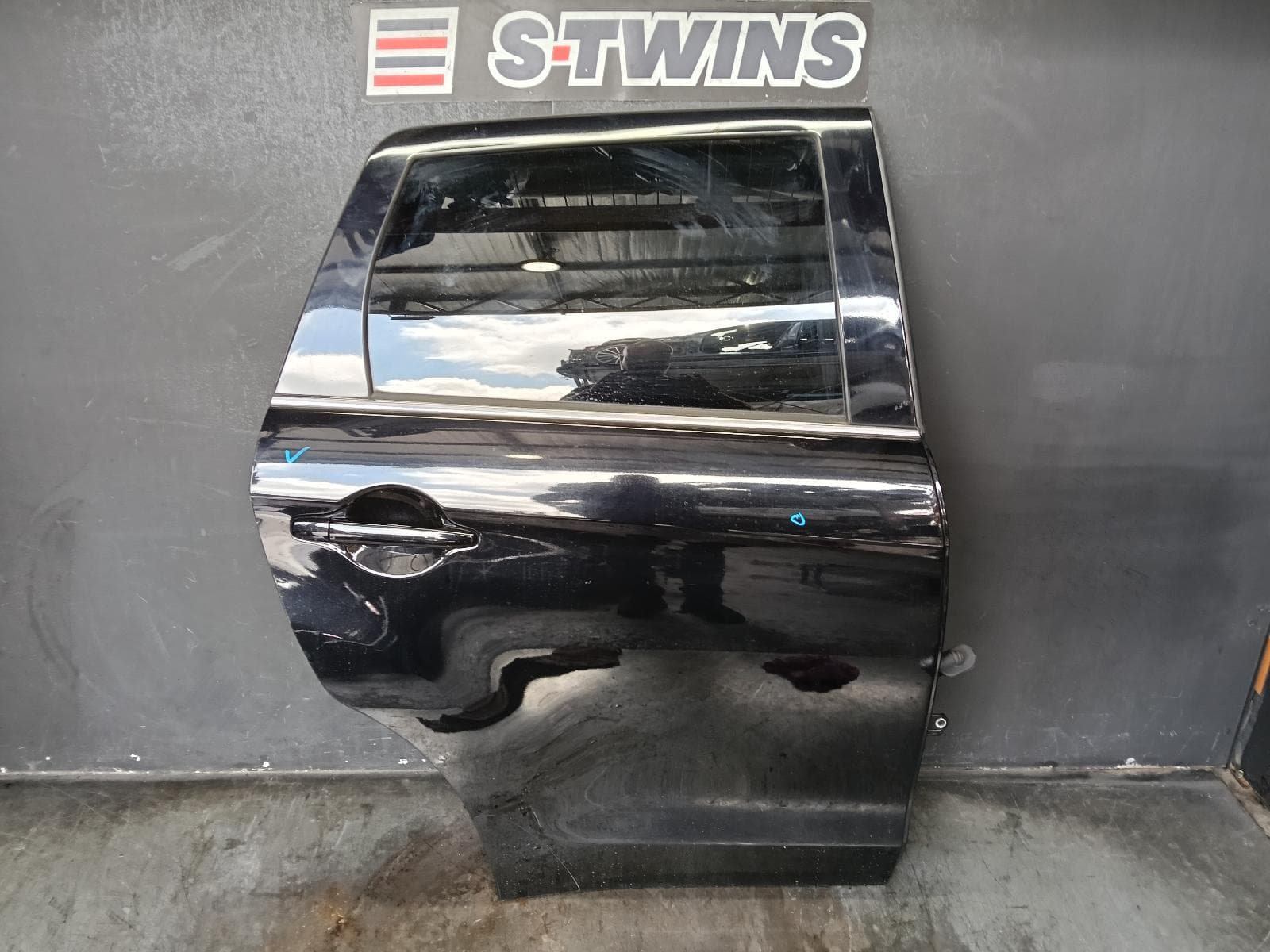 Used auto part listing image: 2019 MITSUBISHI ASX RIGHT REAR DOOR SLIDING XC-XD, 07/18-12/24 0000384619