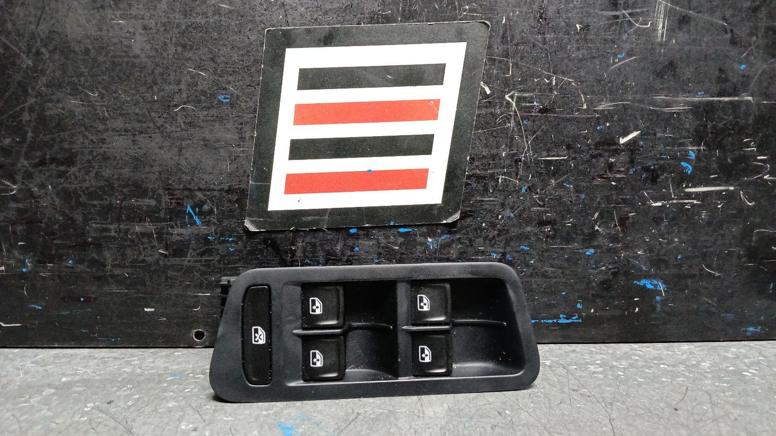 Used auto part listing image: 2018 VOLKSWAGEN GOLF PWR DR WIND SWITCH RH FRONT (MASTER SWITCH), GEN 7, 5DR HATCH, 11/12-08/20 0000402504