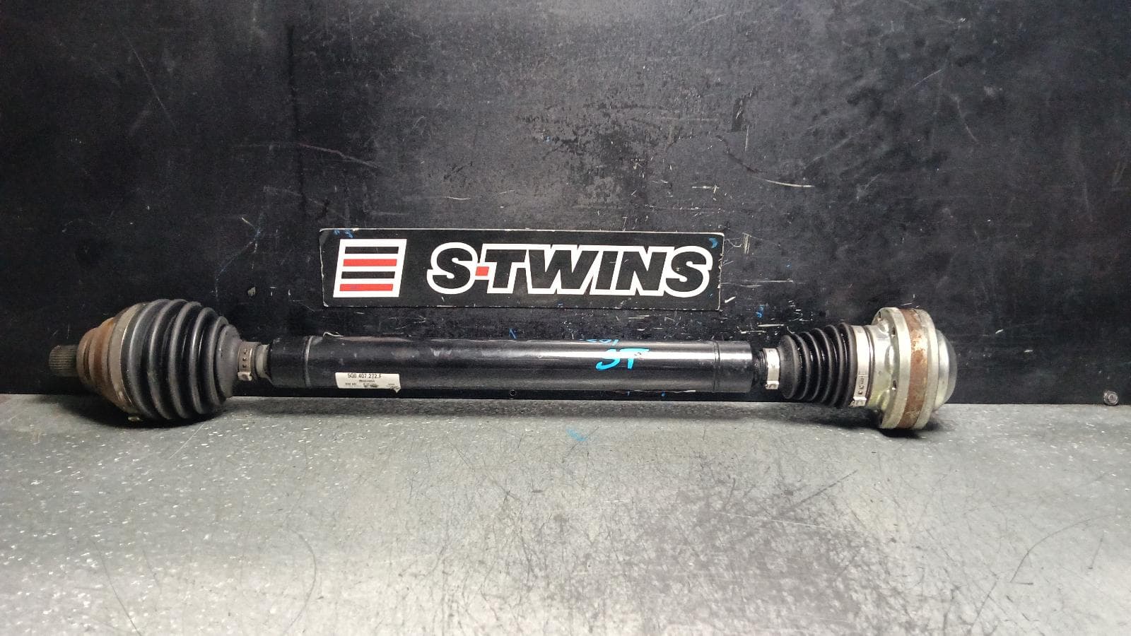 Used auto part listing image: 2018 VOLKSWAGEN GOLF RIGHT DRIVESHAFT FRONT, AUTO T/M, PETROL, 1.4, TURBO, CHPA/CZDA CODE, GEN 7, 11/12-08/20 0000402509