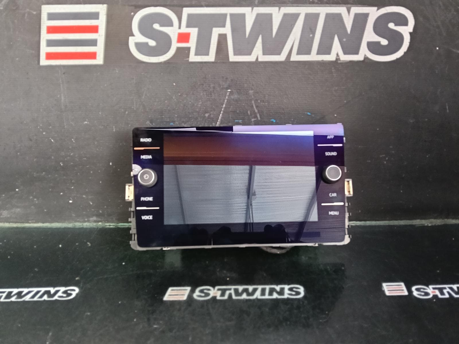 Used auto part listing image: 2018 VOLKSWAGEN GOLF DISPLAY UNIT, 8IN TOUCHSCREEN, W/ SAT NAV TYPE, GEN 7, 03/17-08/20 0000390155