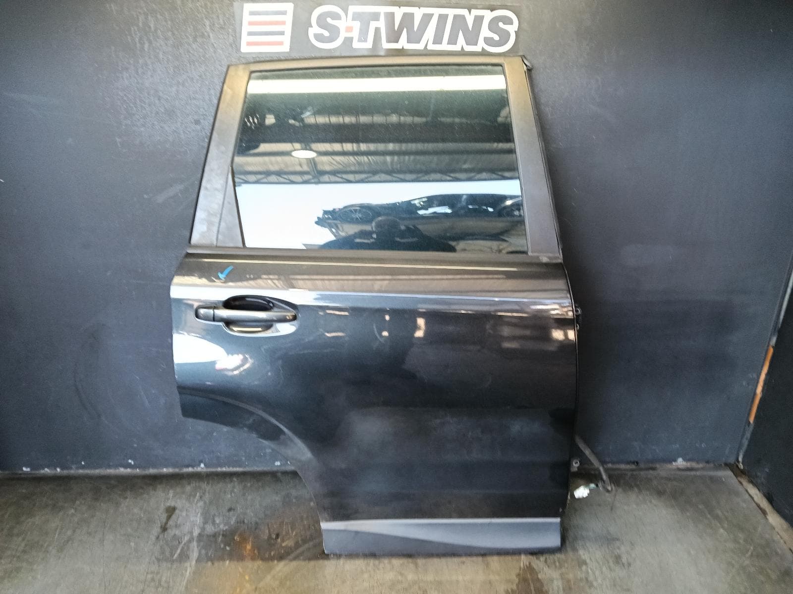 Used auto part listing image: 2013 SUBARU FORESTER RIGHT REAR DOOR SLIDING SJ, 12/12-08/18 0000383657