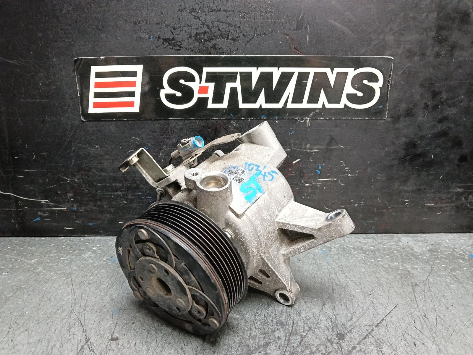 Used auto part listing image: 2014 SUBARU XV A C COMPRESSOR G4X, 2.0, PETROL, P/N FJ040, 03/13-04/17 0000398836