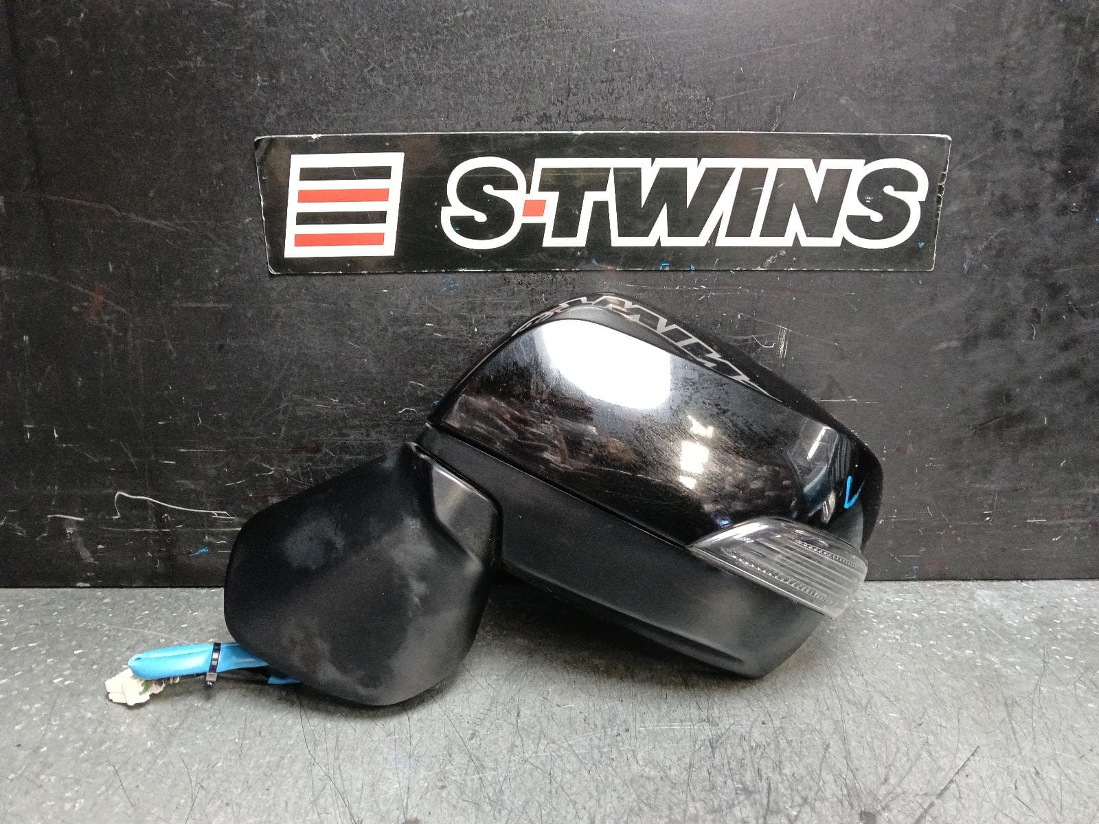 Used auto part listing image: 2014 SUBARU XV LEFT DOOR MIRROR G4X, W/ INDICATOR, POWER FOLD TYPE, 08/11-04/17 0000398841