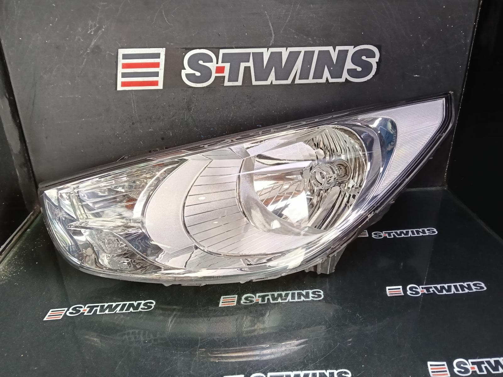 Used auto part listing image: 2011 HYUNDAI IX35 LEFT HEADLAMP LM SERIES, KOREAN BUILT (VIN KMHJ), 11/09-09/13 0000383325