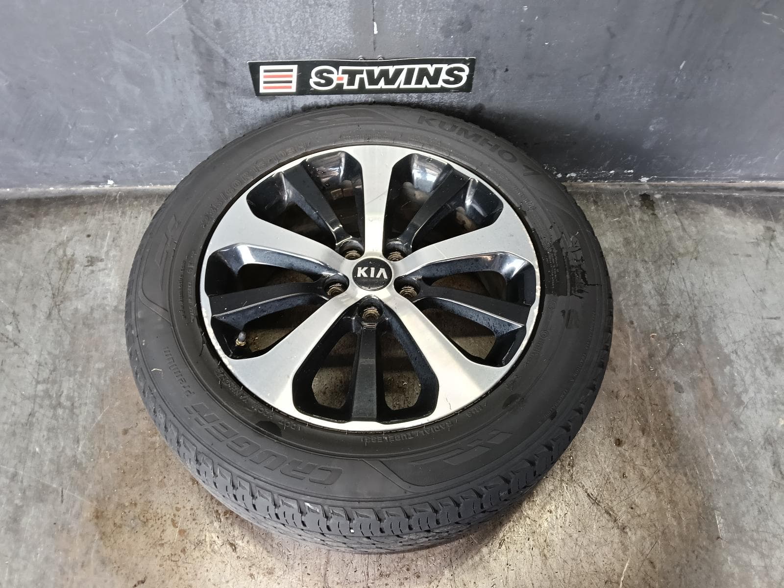 Used auto part listing image: 2015 KIA SORENTO WHEEL MAG FACTORY, 18X7.5IN, SLi, UM, 03/15-08/17 0000384588