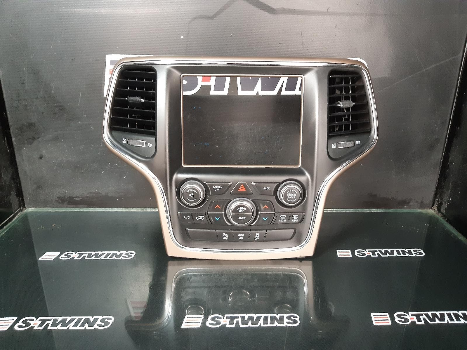 Used auto part listing image: 2015 JEEP GRANDCHEROKEE HEATING/COOLING/STEREO CENTRE CONTROL UNIT ONLY, UCONNECT 8.4IN, W/ PARK ASSIST TYPE, WK, 04/13-09/16 0000263282